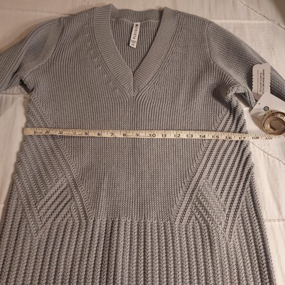 NWT Athleta grey Teton v-neck sweater, Size XS - Picture 5 of 9